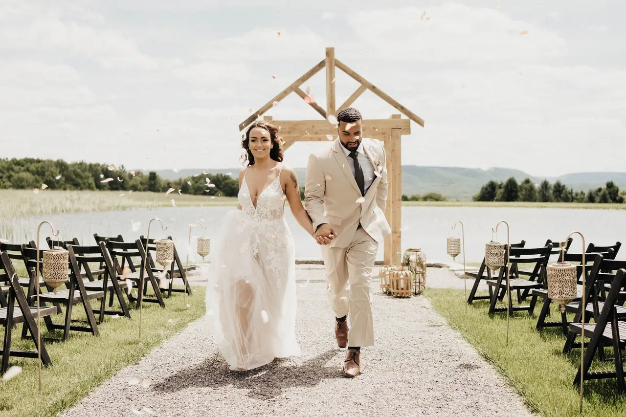 5 MONTH GUIDE TO PLANNING YOUR PERFECT BARN WEDDING